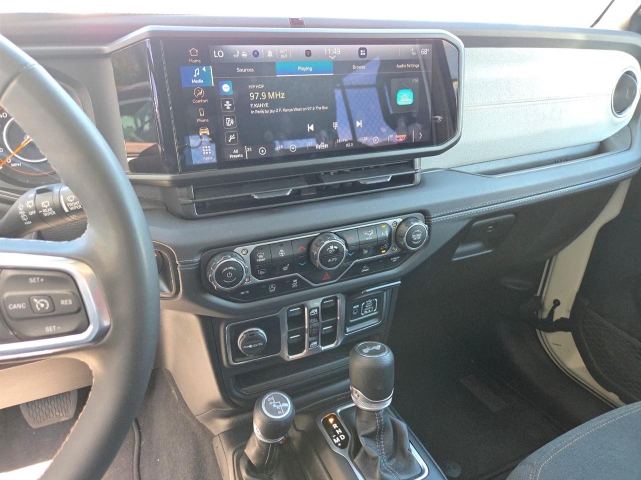 Jeep Wrangler Sahara 2025