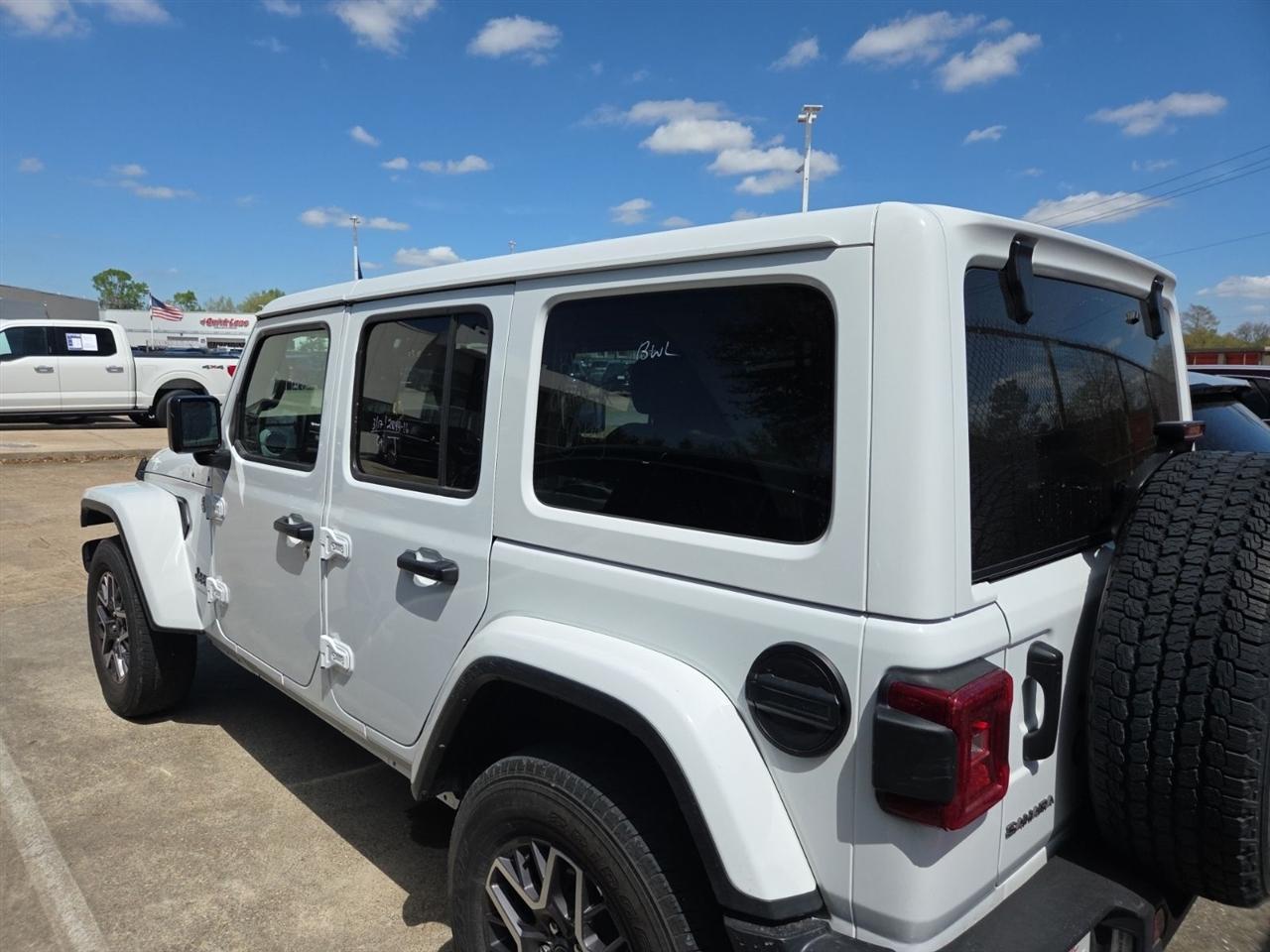 Jeep Wrangler Sahara 2025