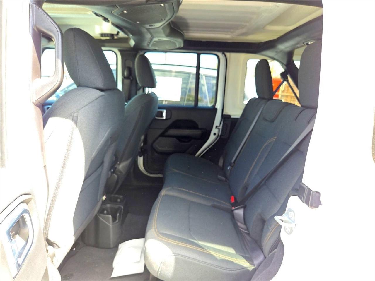 Jeep Wrangler Sahara 2025