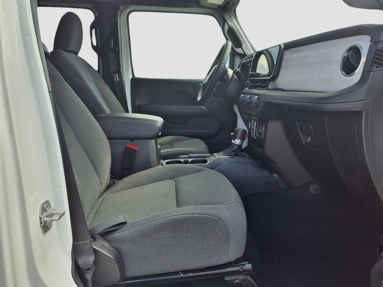 Jeep Wrangler Sahara 2025