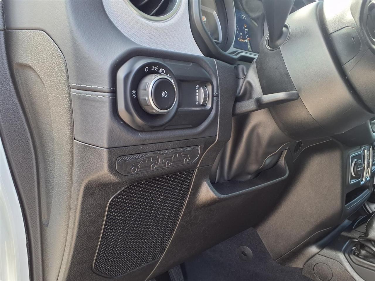 Jeep Wrangler Sahara 2025