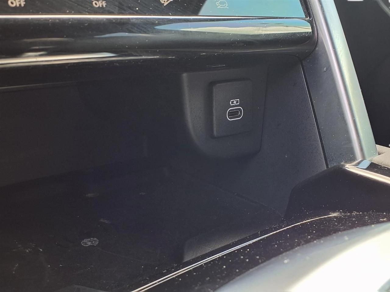 Land Rover Discovery Sport SE 2023