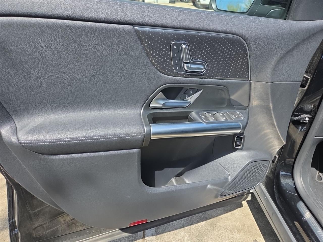 Mercedes-Benz GLA-Class GLA250 2025