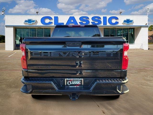 Chevrolet Silverado 1500 Custom Crew Cab 4WD 2024