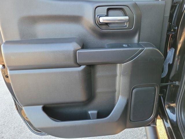 Chevrolet Silverado 1500 Custom Crew Cab 4WD 2024