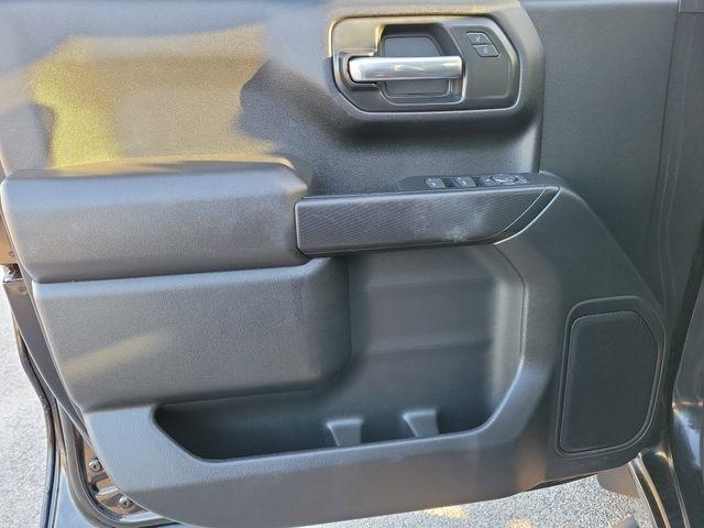 Chevrolet Silverado 1500 Custom Crew Cab 4WD 2024