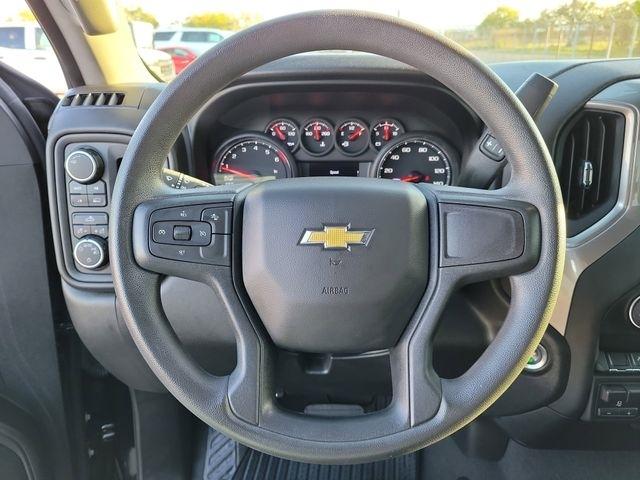 Chevrolet Silverado 1500 Custom Crew Cab 4WD 2024