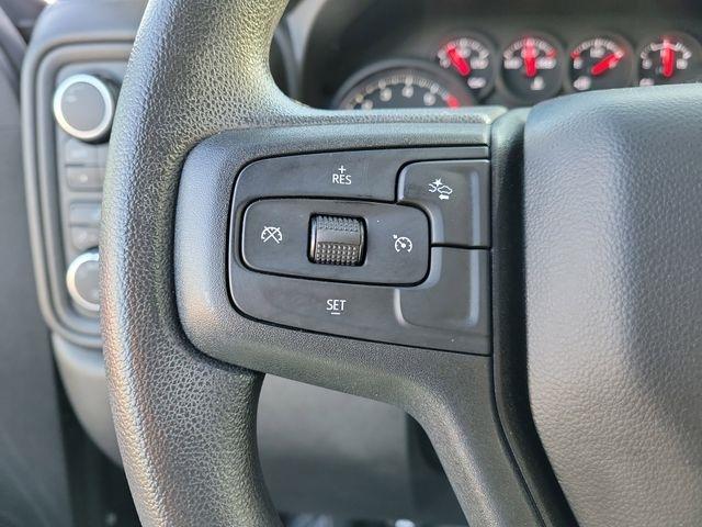 Chevrolet Silverado 1500 Custom Crew Cab 4WD 2024