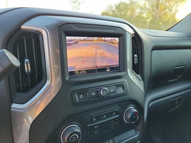 Chevrolet Silverado 1500 Custom Crew Cab 4WD 2024