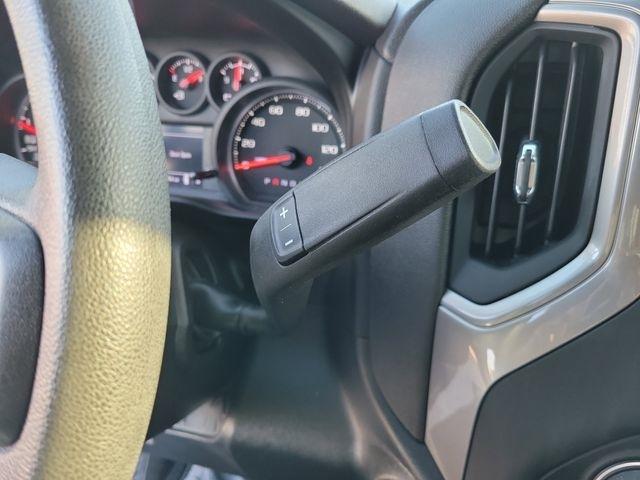 Chevrolet Silverado 1500 Custom Crew Cab 4WD 2024