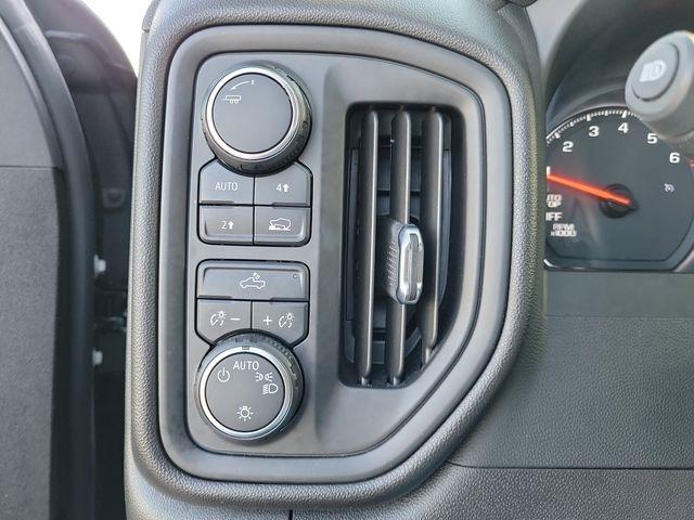 Chevrolet Silverado 1500 Custom Crew Cab 4WD 2024