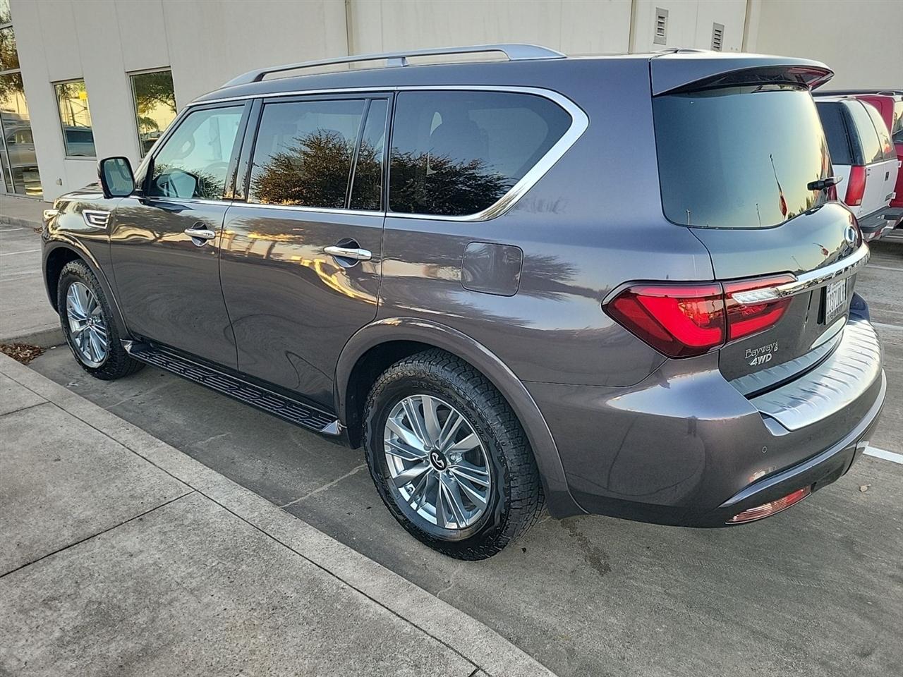 Infiniti QX80 LUXE 4WD 2024