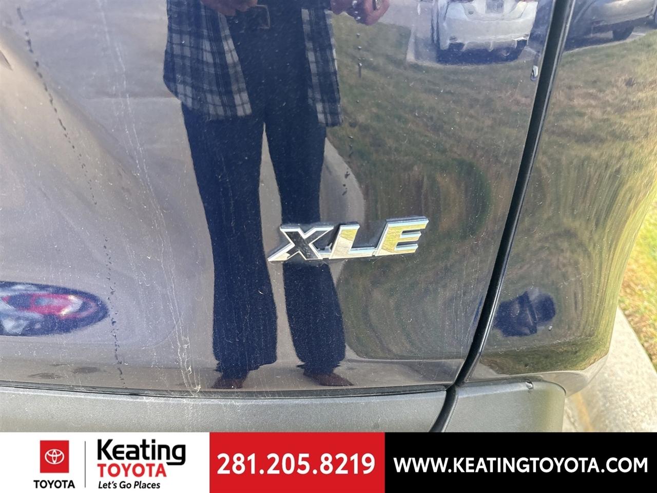 Toyota RAV4 XLE Premium 2024