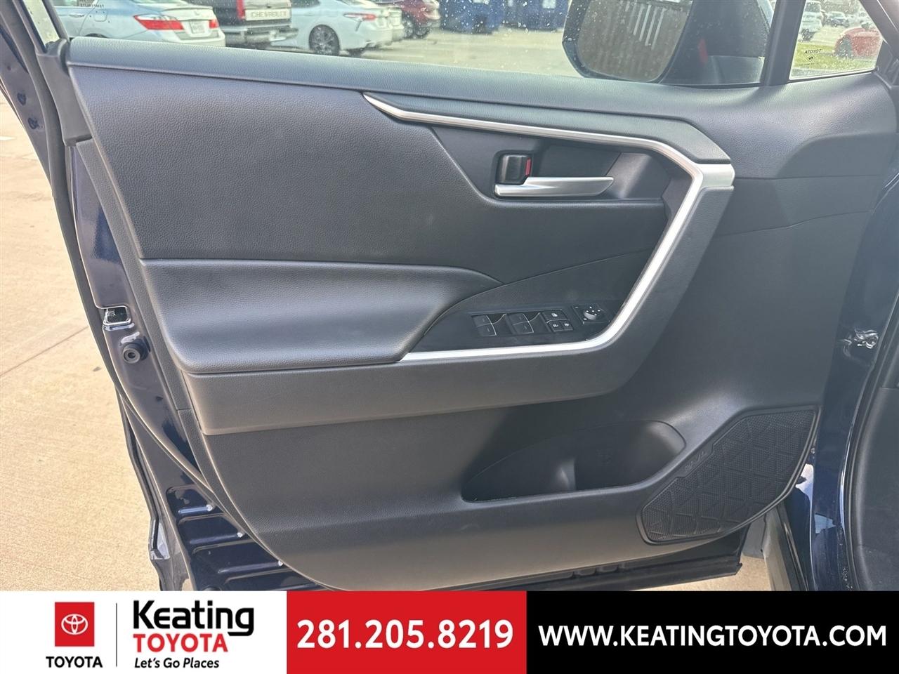 Toyota RAV4 XLE Premium 2024