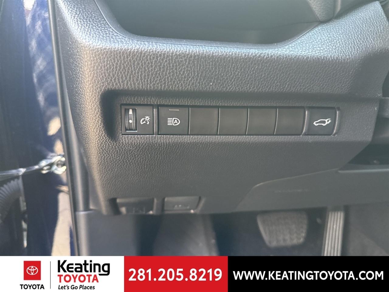 Toyota RAV4 XLE Premium 2024