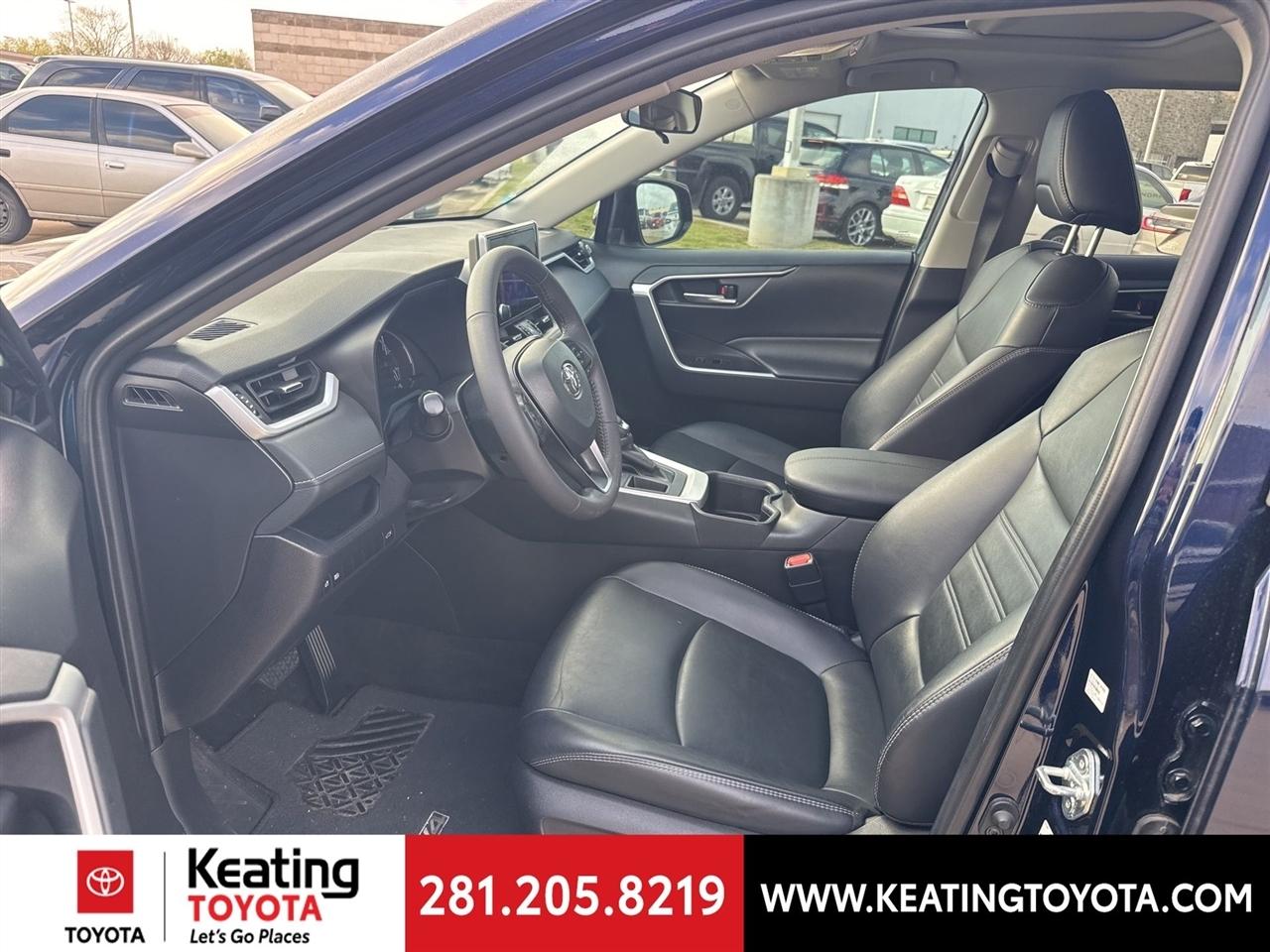 Toyota RAV4 XLE Premium 2024