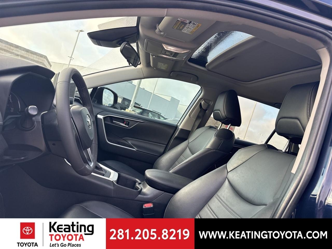 Toyota RAV4 XLE Premium 2024