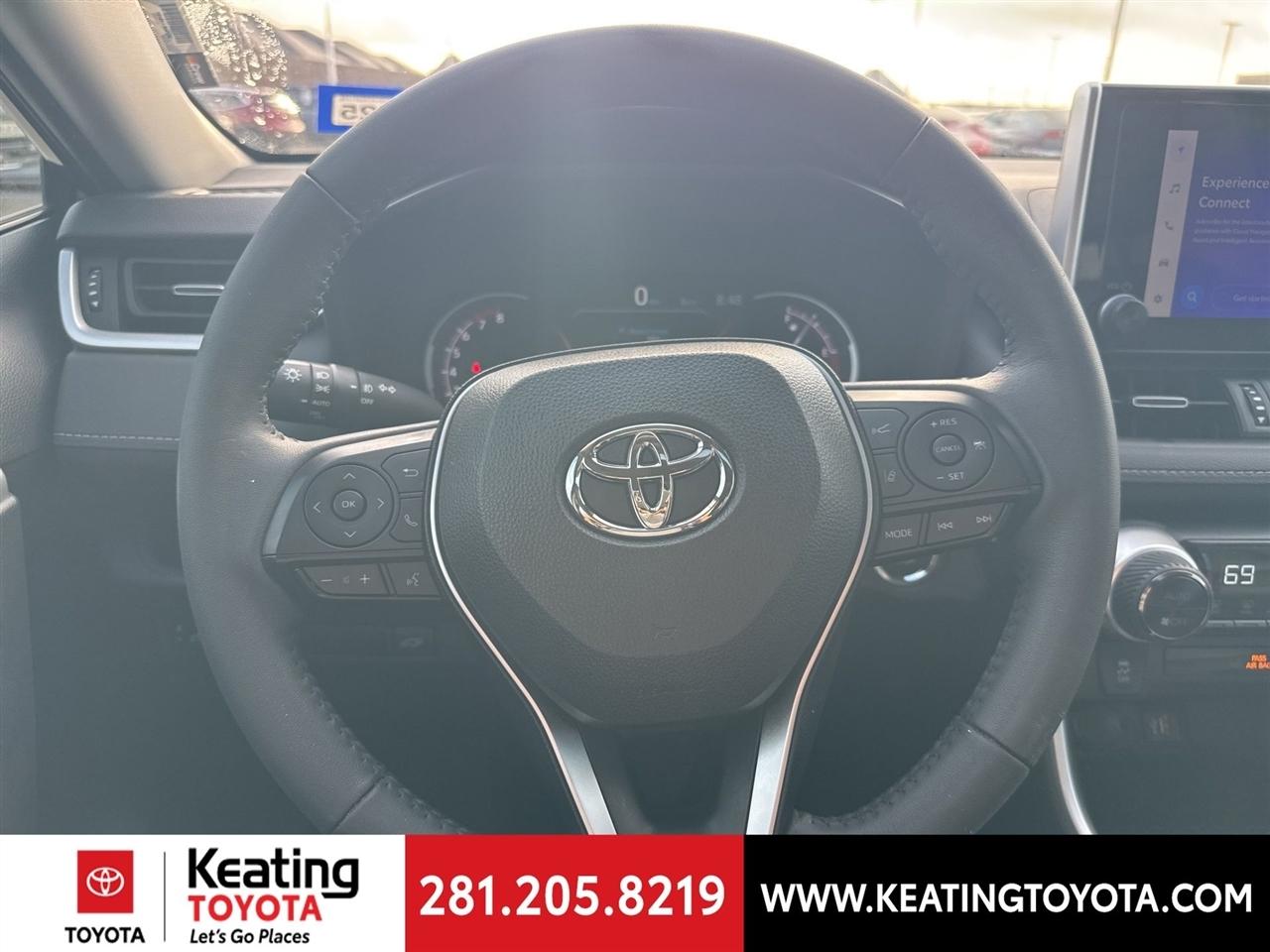 Toyota RAV4 XLE Premium 2024