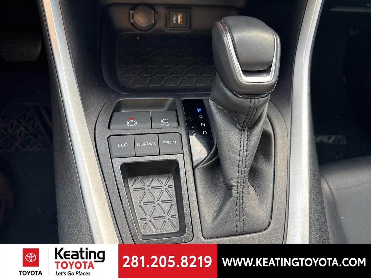 Toyota RAV4 XLE Premium 2024