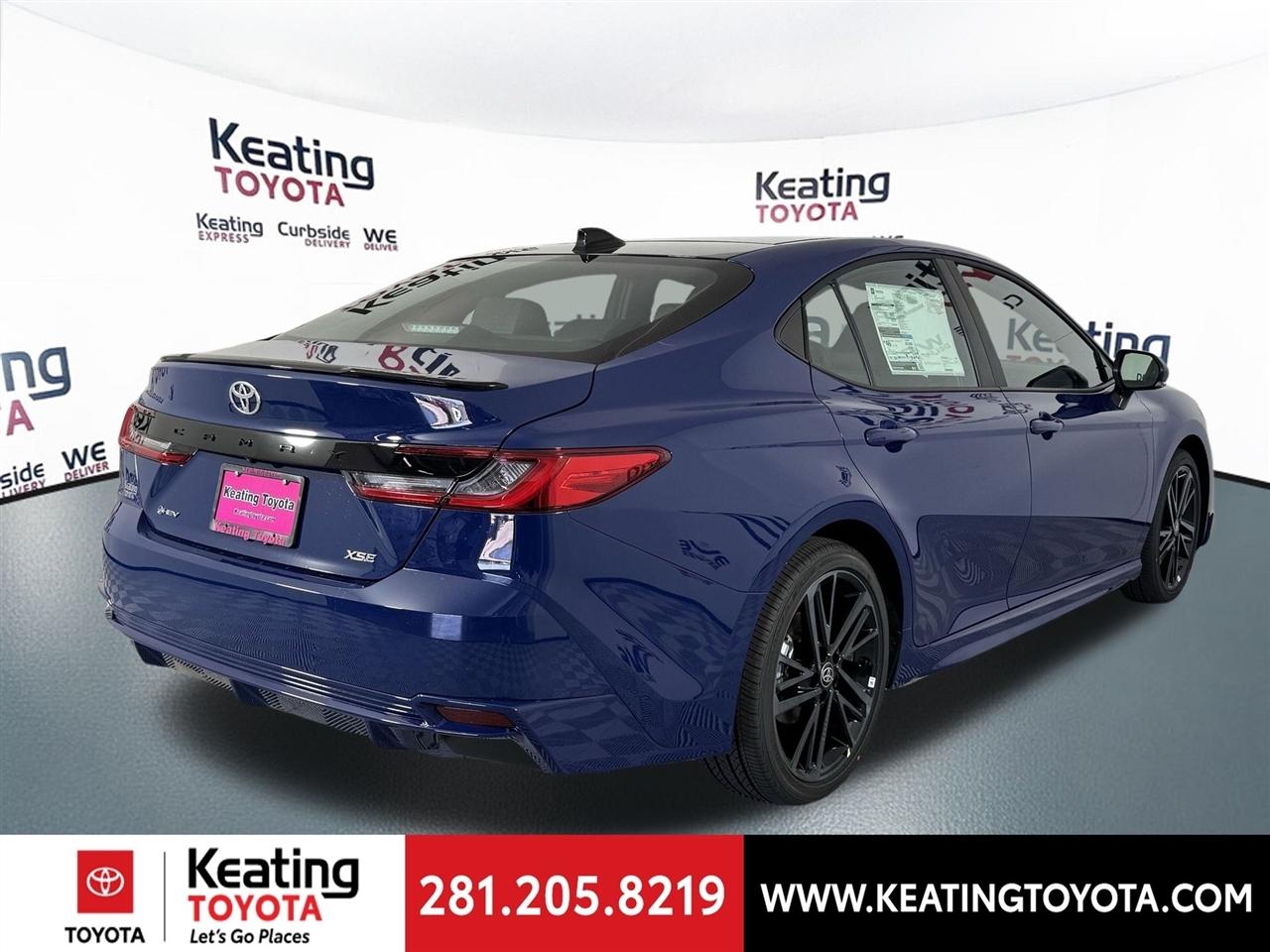 Toyota Camry Hybrid XLE 2026