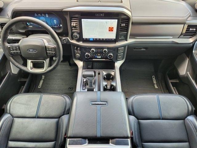 Ford F-150 Platinum SuperCrew 4WD 2025