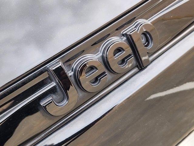 Jeep Grand Cherokee Laredo E 2WD 2023