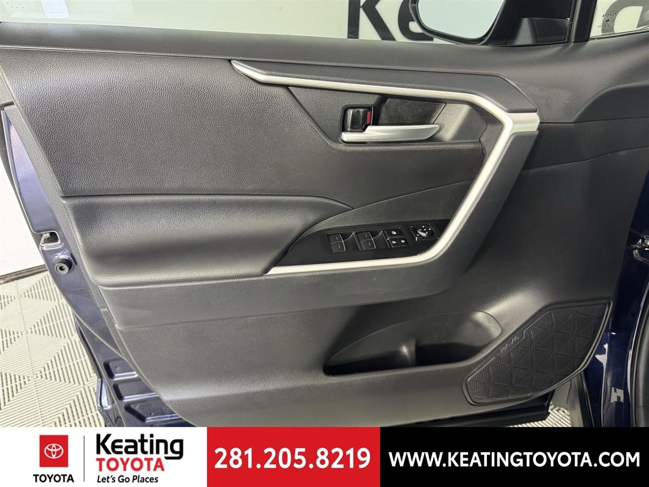 Toyota RAV4 XLE Premium 2024