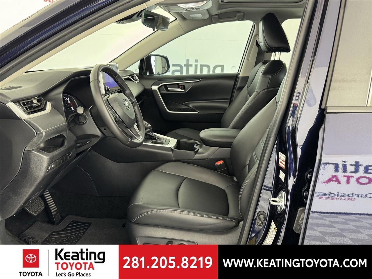 Toyota RAV4 XLE Premium 2024