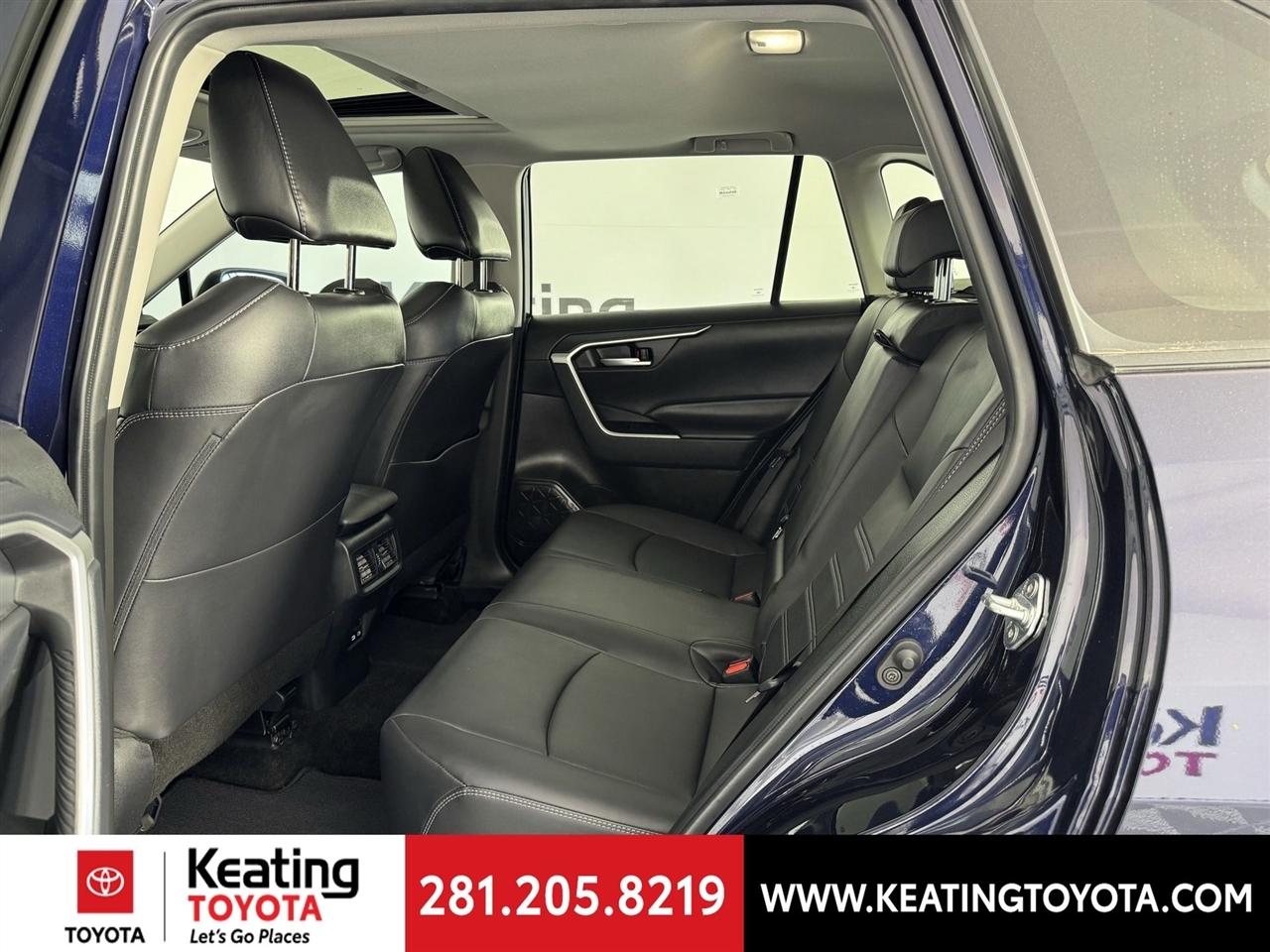 Toyota RAV4 XLE Premium 2024