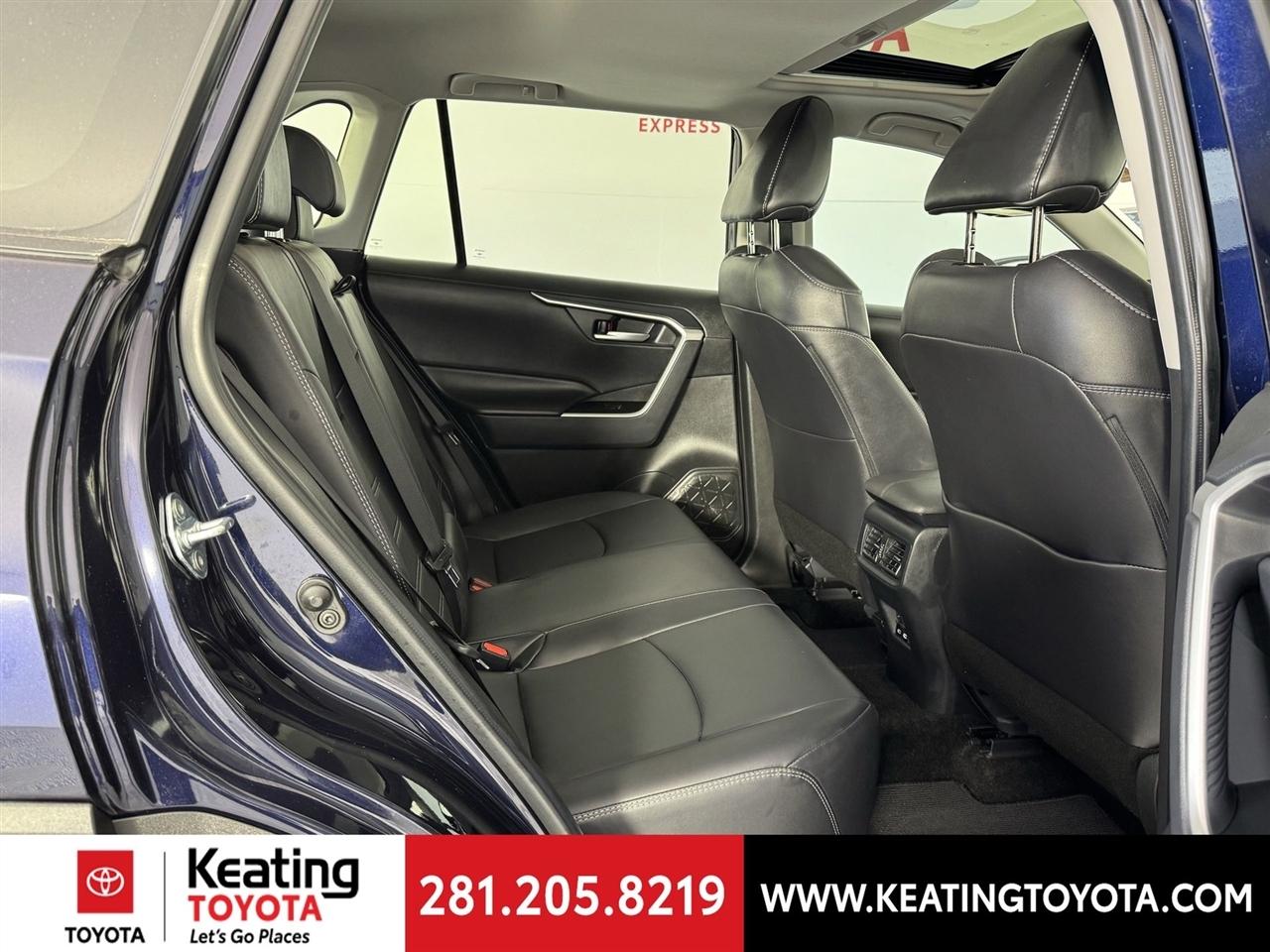 Toyota RAV4 XLE Premium 2024