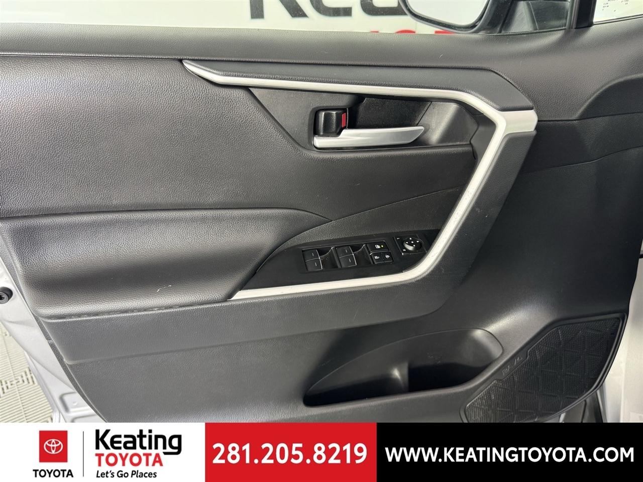 Toyota RAV4 XLE 2025