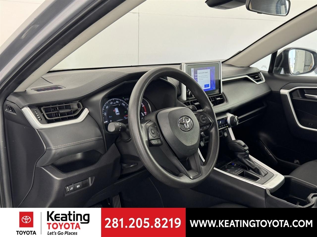 Toyota RAV4 XLE 2025