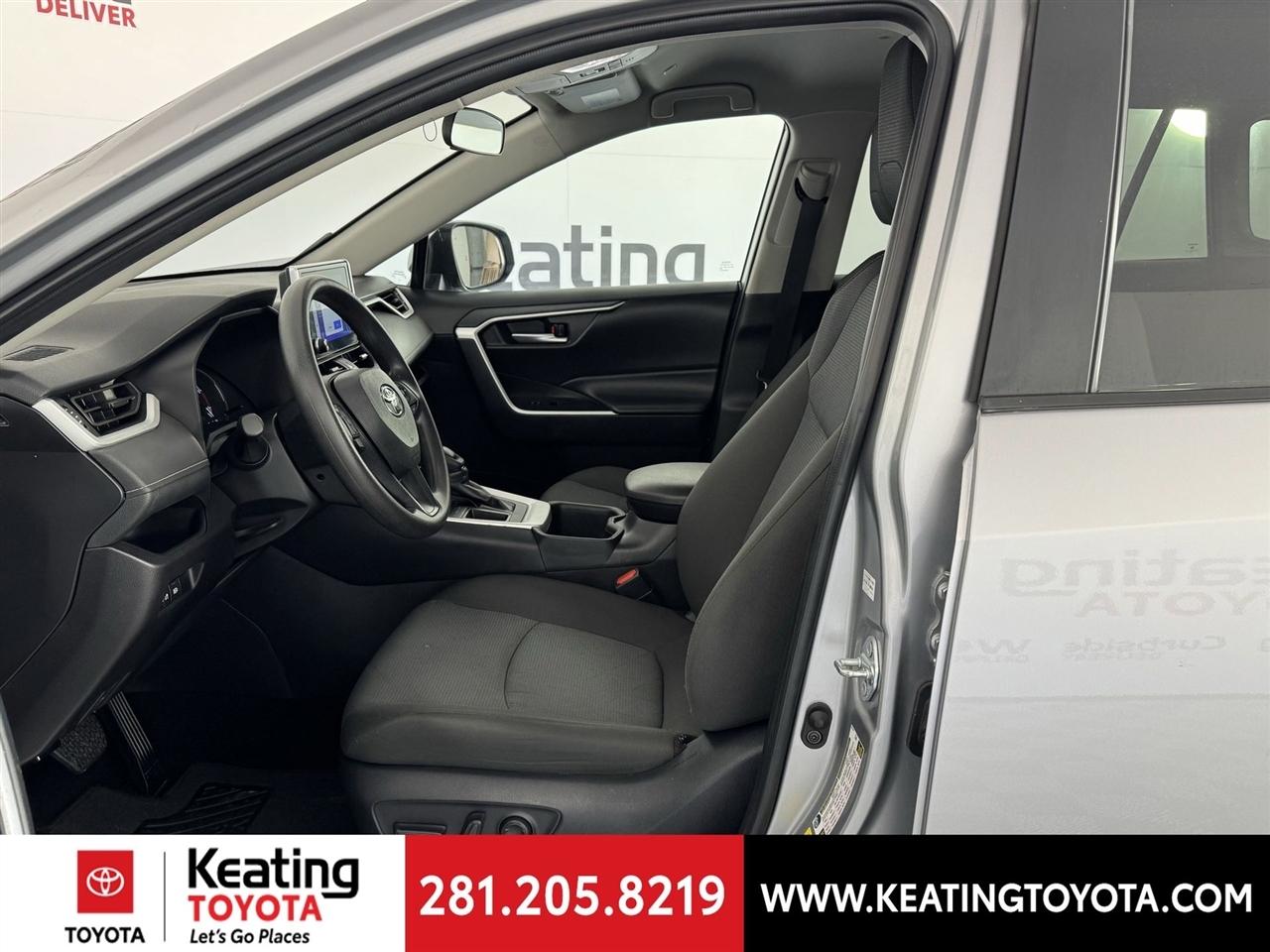 Toyota RAV4 XLE 2025