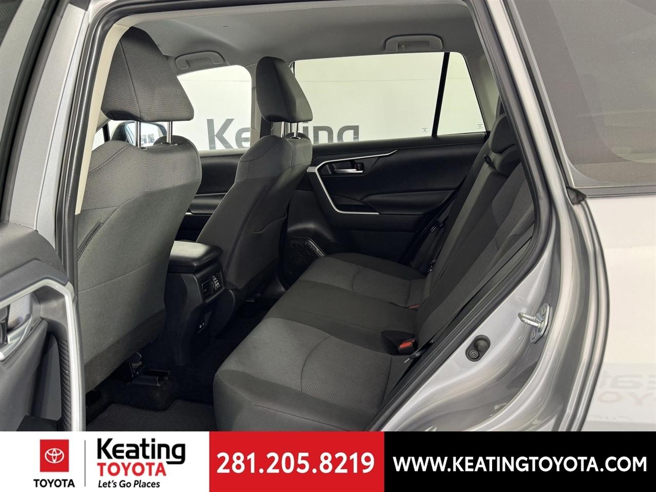 Toyota RAV4 XLE 2025