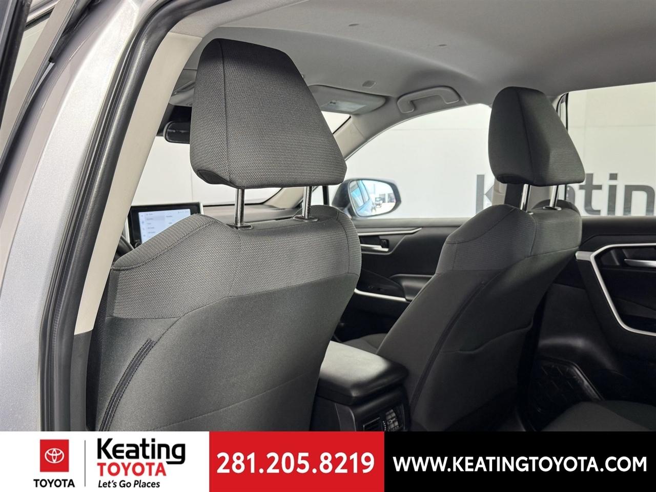 Toyota RAV4 XLE 2025