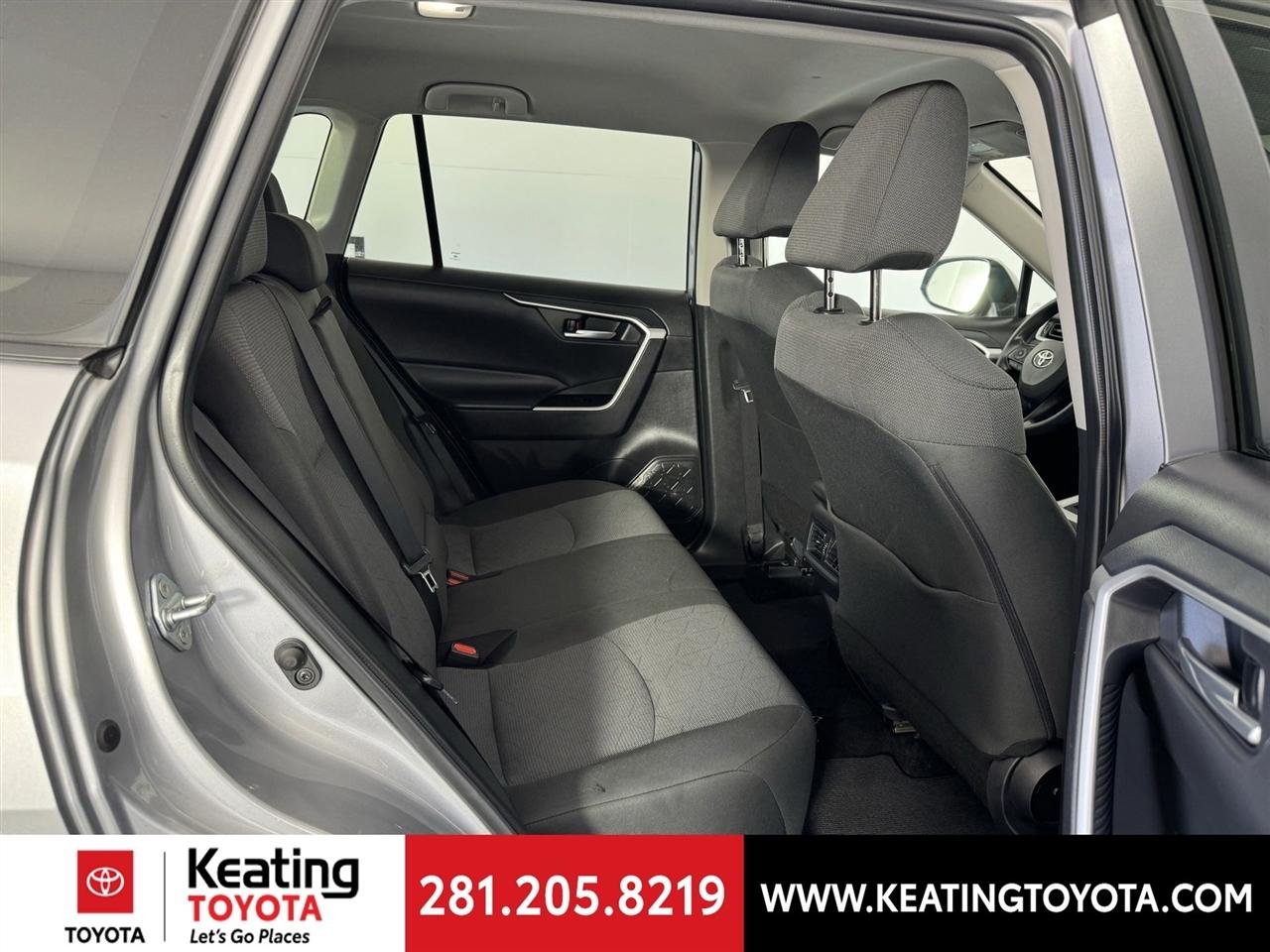 Toyota RAV4 XLE 2025