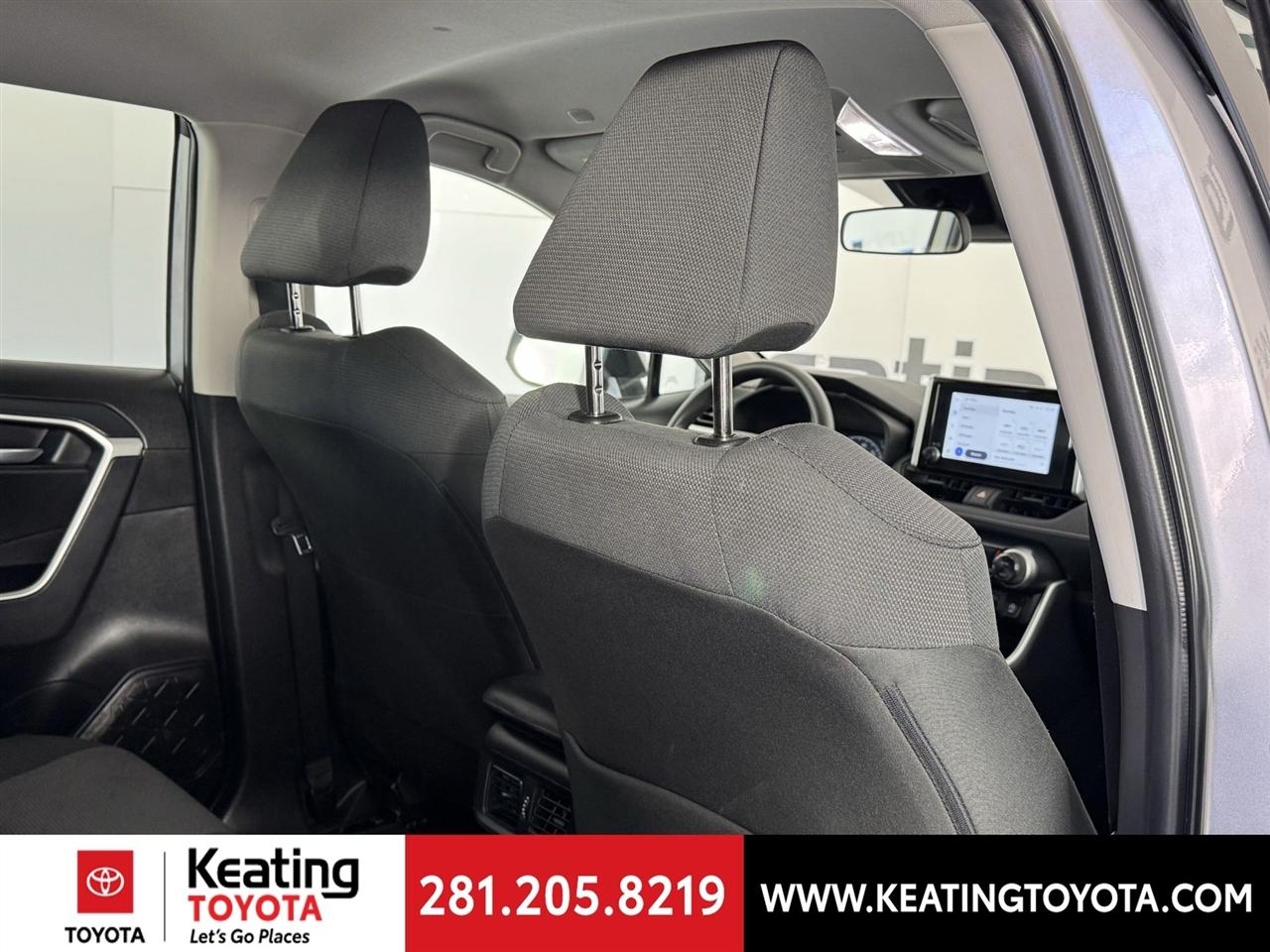 Toyota RAV4 XLE 2025