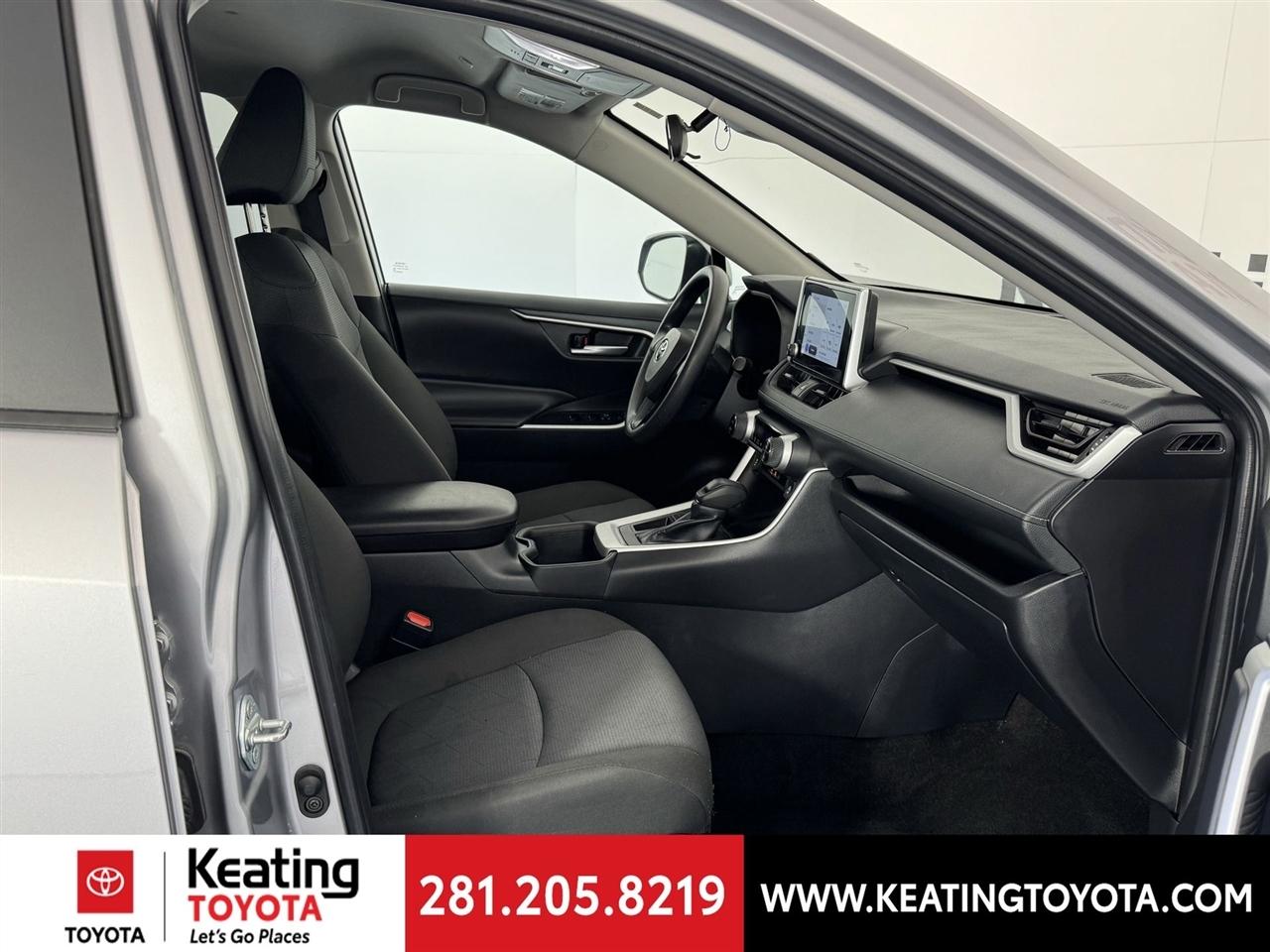 Toyota RAV4 XLE 2025