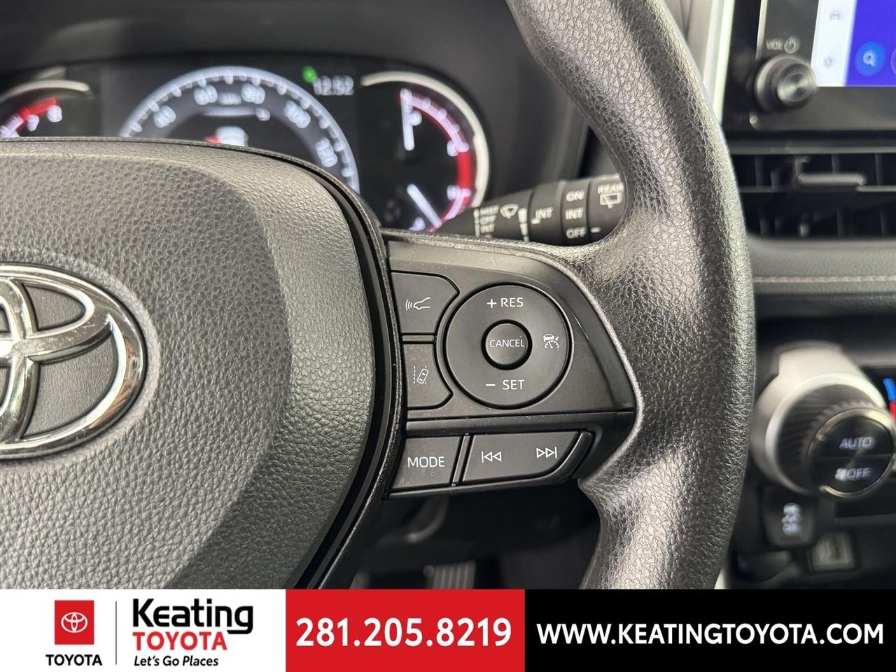 Toyota RAV4 XLE 2025