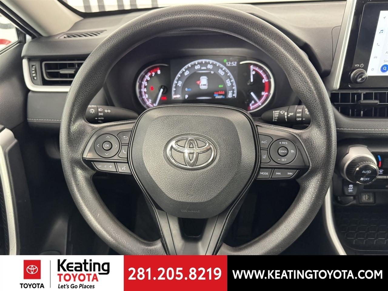 Toyota RAV4 XLE 2025