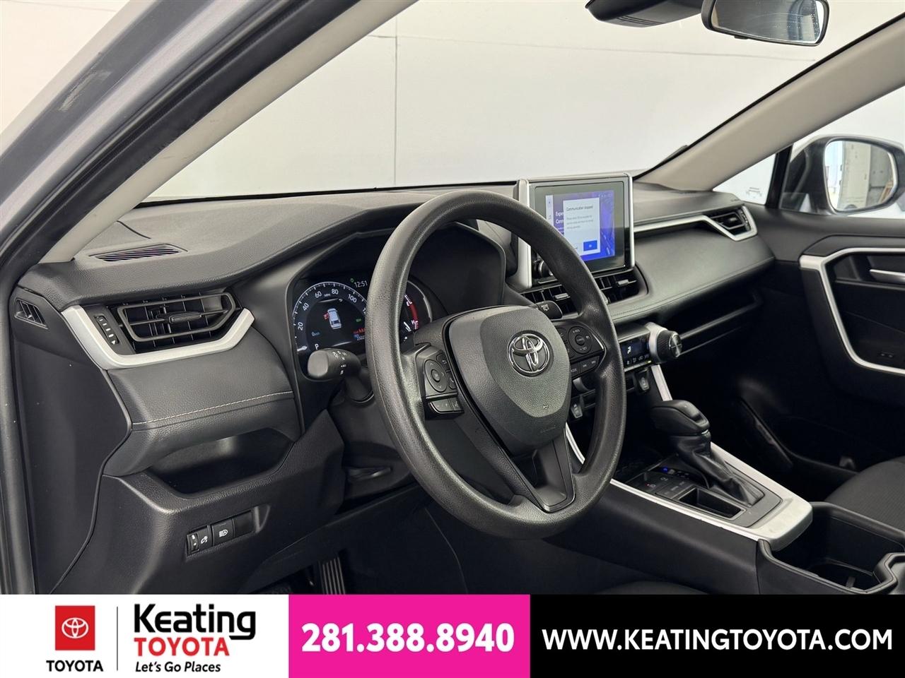 Toyota RAV4 XLE 2025