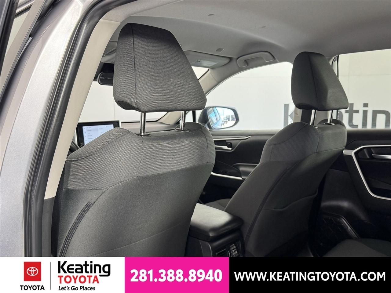 Toyota RAV4 XLE 2025