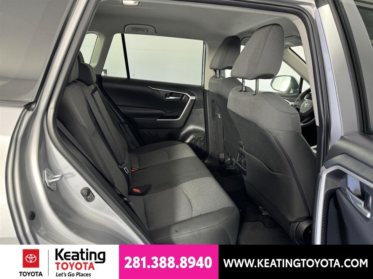 Toyota RAV4 XLE 2025