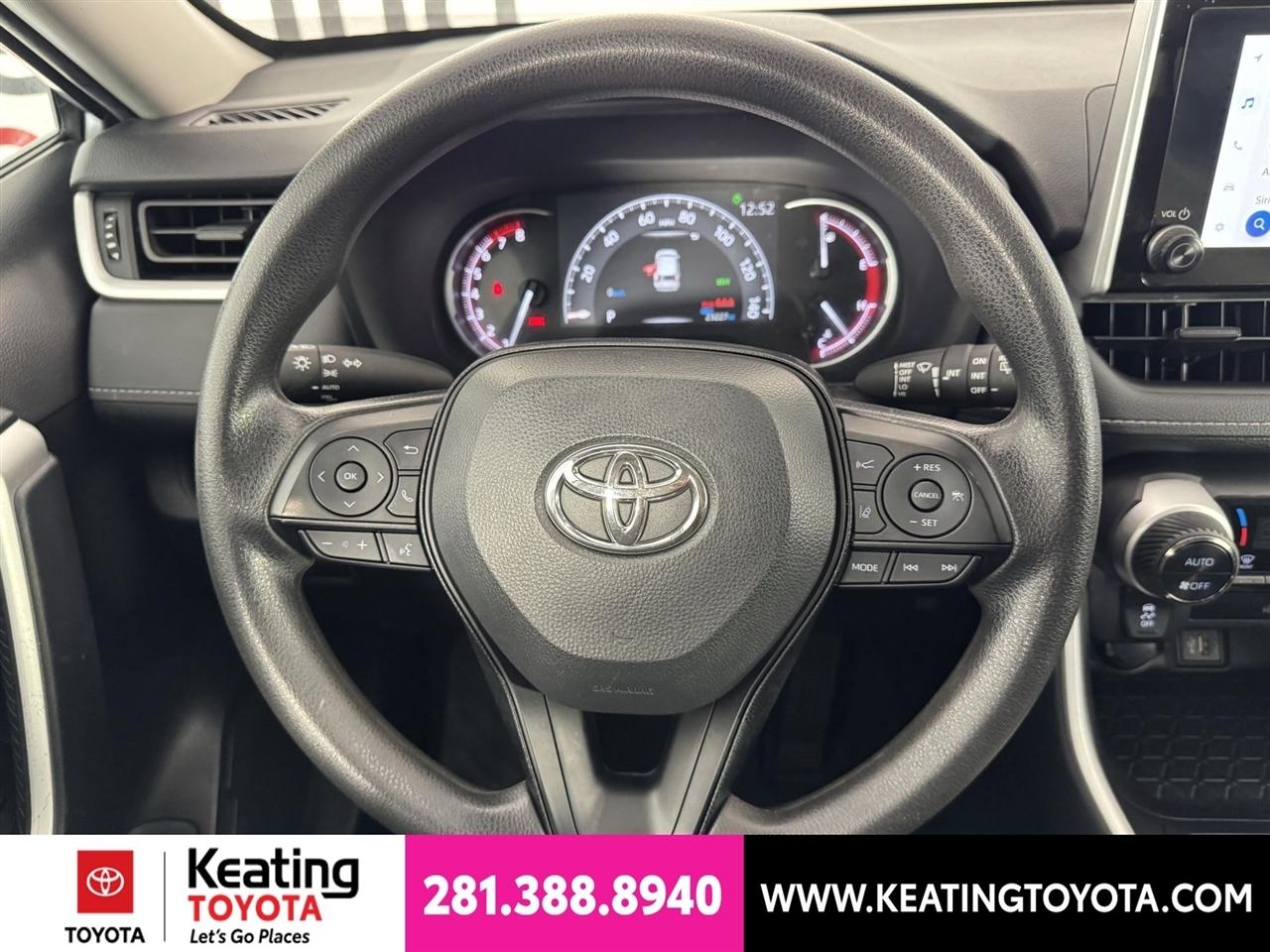 Toyota RAV4 XLE 2025
