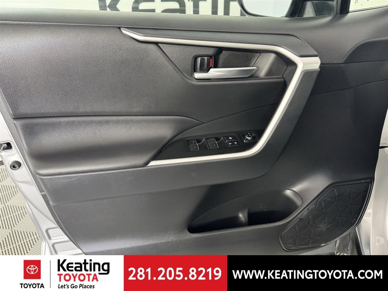 Toyota RAV4 XLE 2025