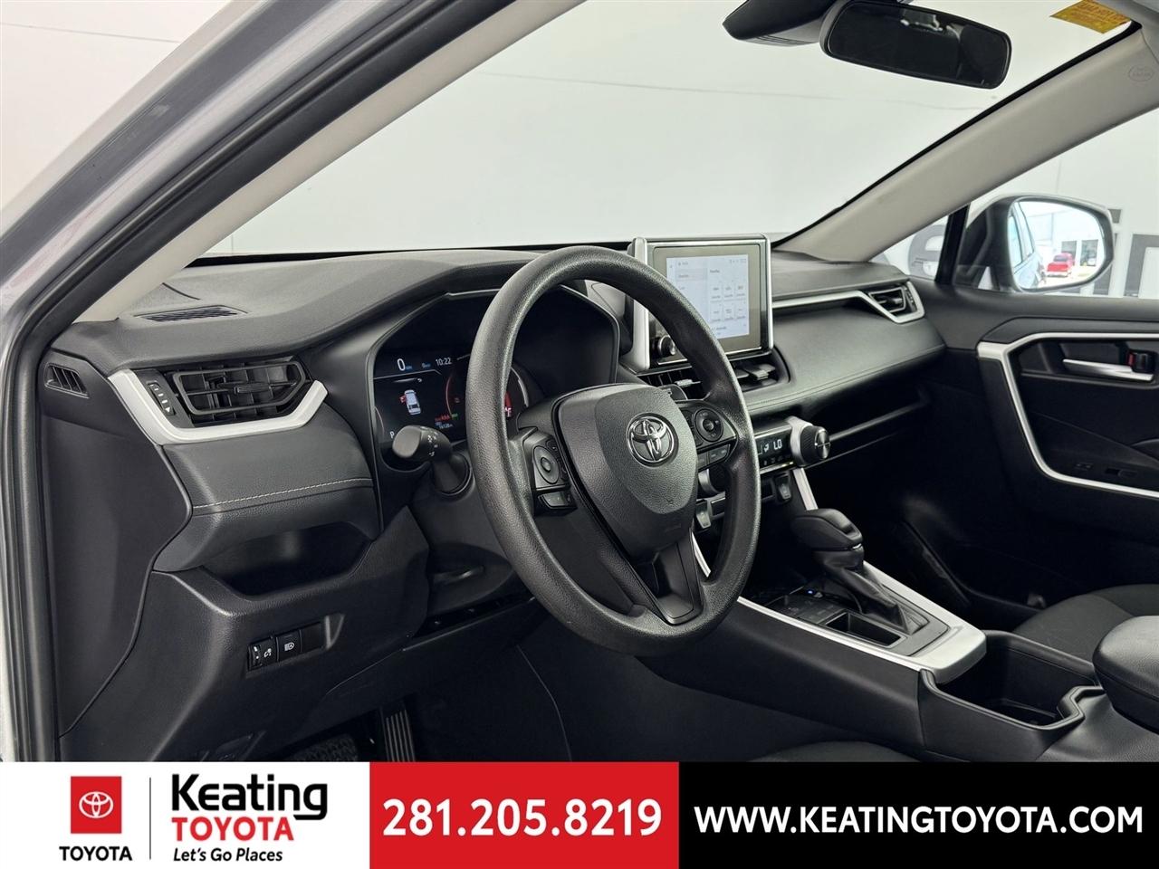 Toyota RAV4 XLE 2025