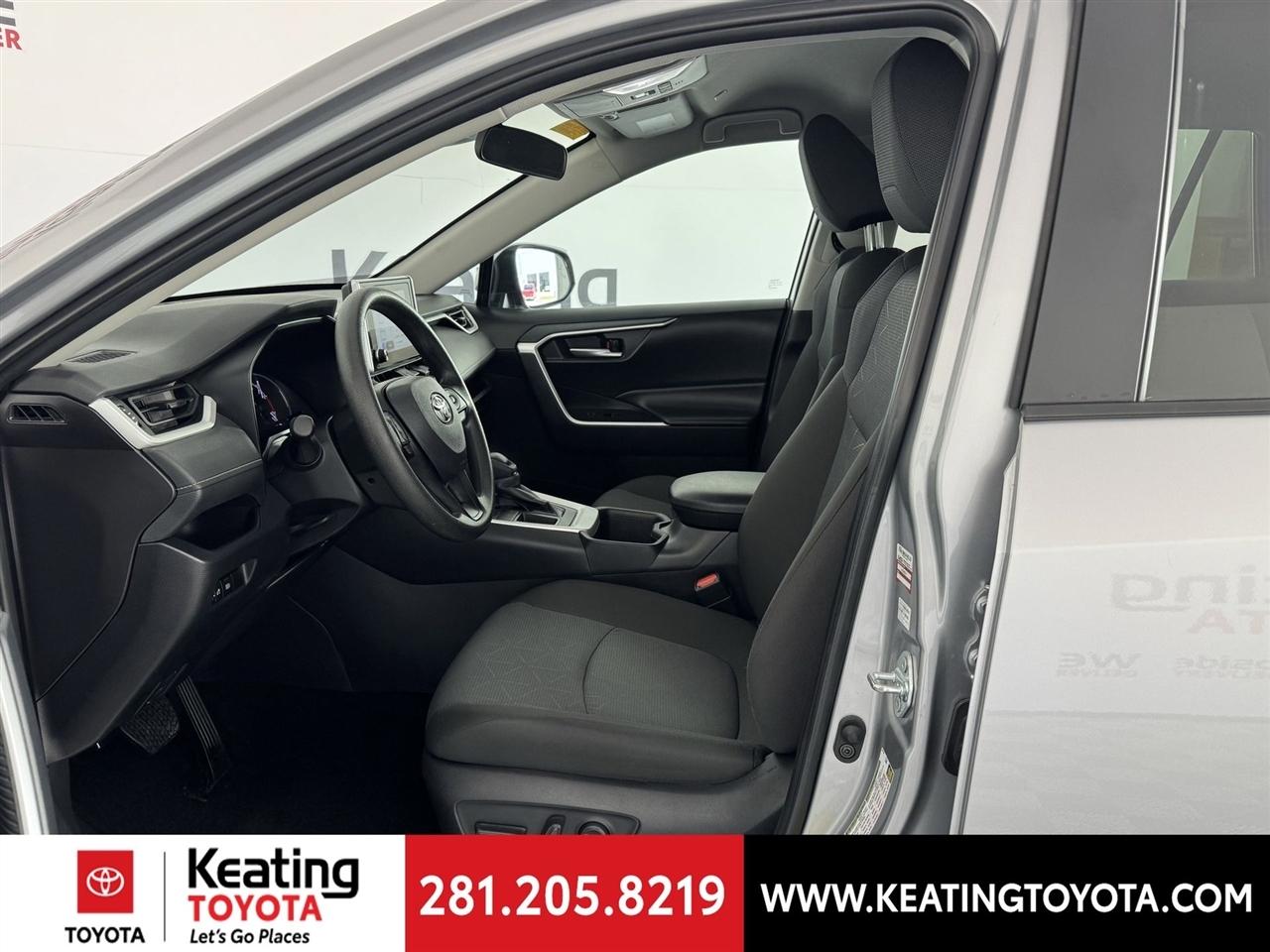 Toyota RAV4 XLE 2025