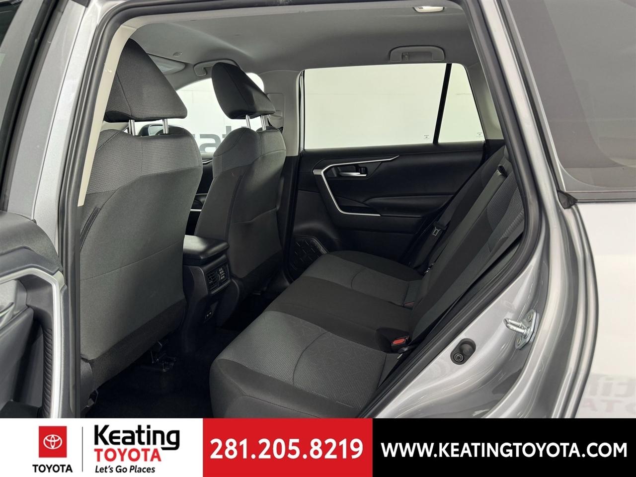 Toyota RAV4 XLE 2025