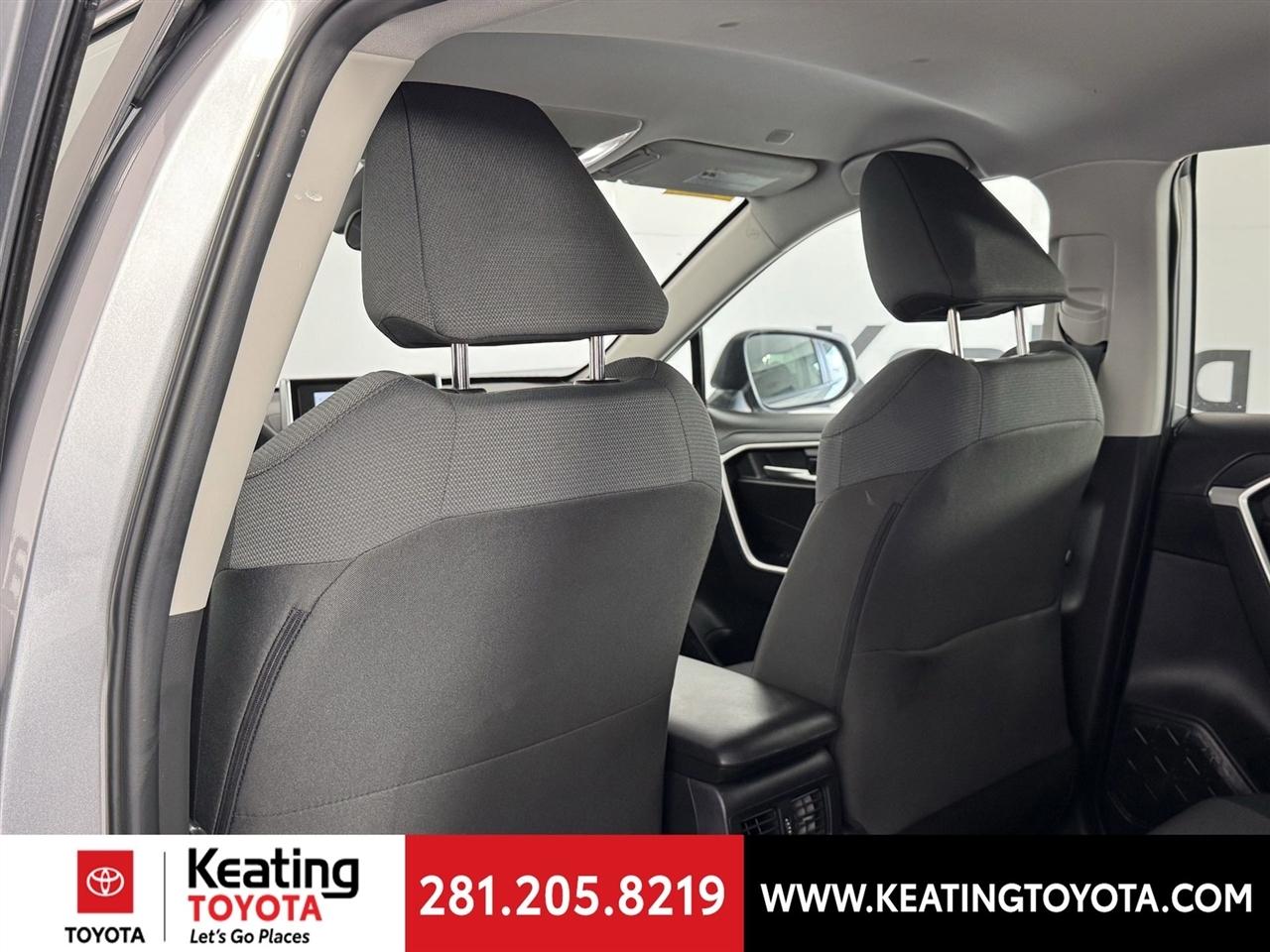 Toyota RAV4 XLE 2025