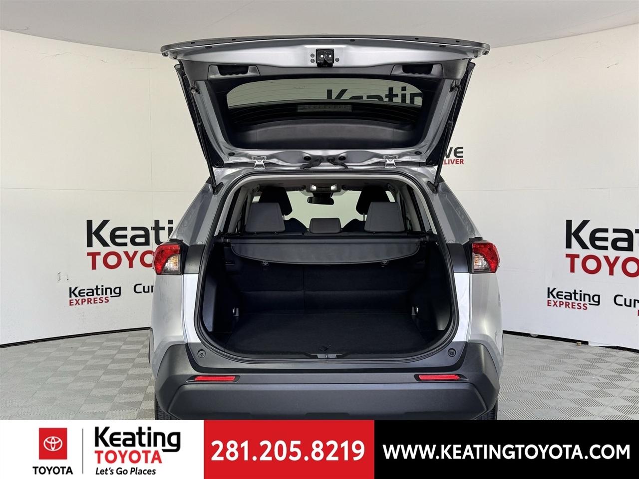 Toyota RAV4 XLE 2025